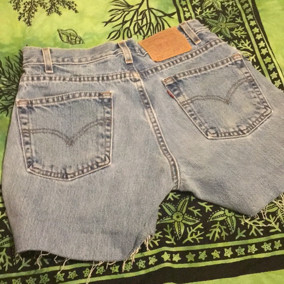 CUSTOM-MADE Levi Shorts with Cutouts and Skulls - Picture 3 of 4